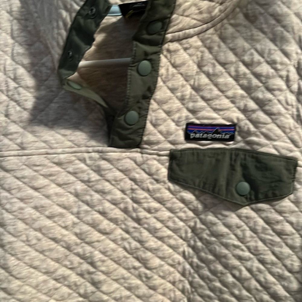 Patagonia quilted pull over